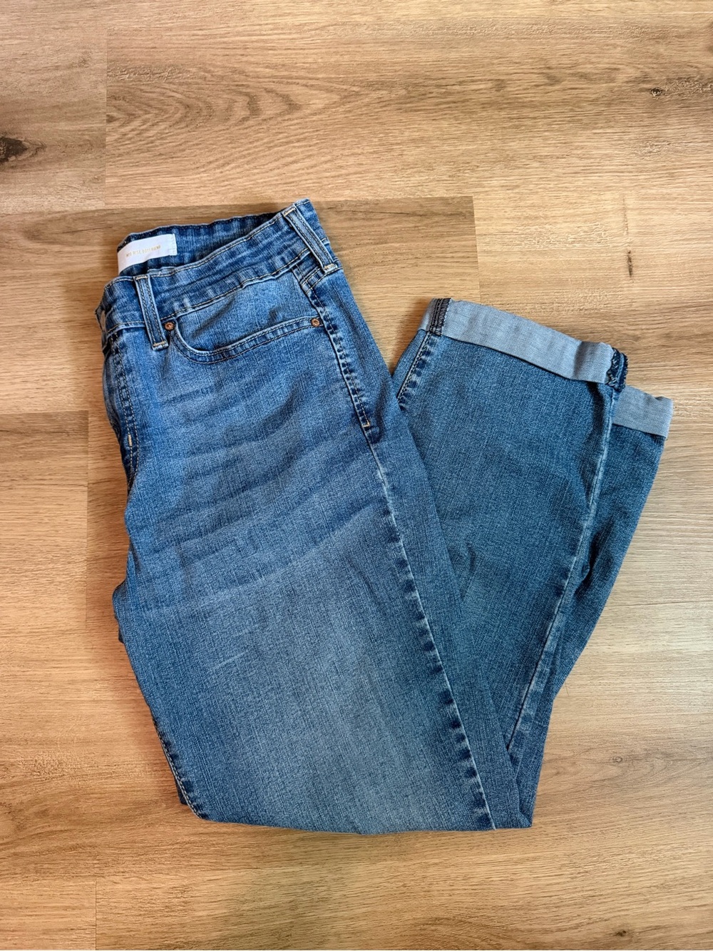 Signature women’s  Medium Blue Straight Jeans